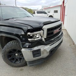 D & D Auto Body Shop - My '14 GMC Sierra 1500 after being assaulted by a rogue gang of violent deer. (before picl