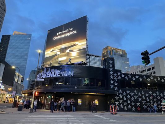 First Avenue by null