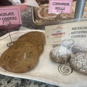 Erin McKenna's Bakery - Mexican Wedding Cookies - Bakeries Near Me - Orlando, Florida Erin McKenna's Bakery - Mexican Wedding Cookies - Bakeries Near Me - Orlando, Florida