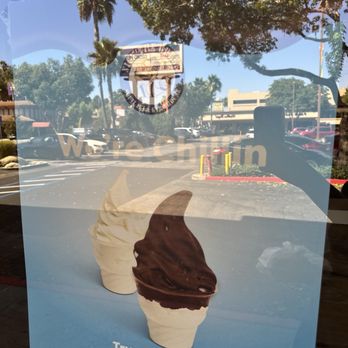 Nick The Greek - Froyo w/Chocolate Shell - Greek Near Me - Los Angeles, California