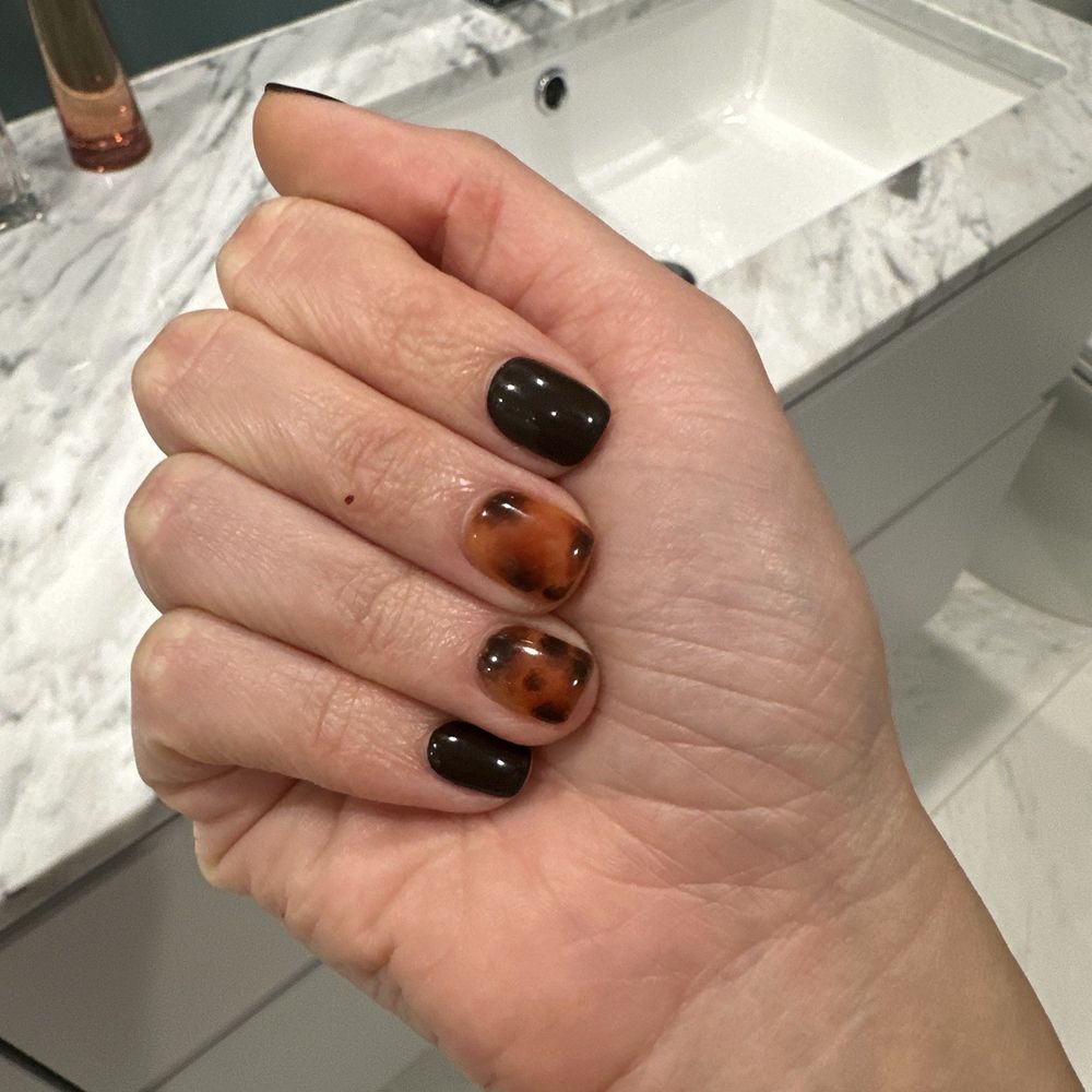 Mano Nail Studio - Got gel with 2 moderate design. - Nail Salons Near Me - Miami, Florida