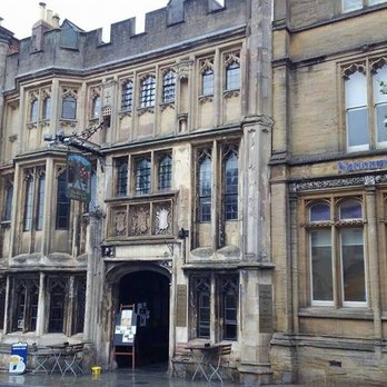 George & Pilgrim - the impressive entrance - Hotels Near Me - Glastonbury, SOM