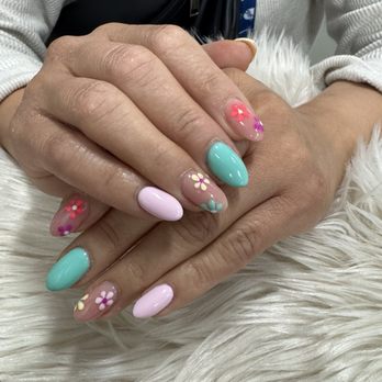 Gallery Nails & Spa - Springtime flowers: by Kelly - Nail Salons Near Me - Rockville, Maryland