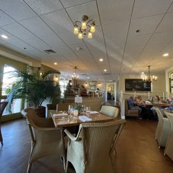 Larks Home Kitchen Cuisine - The dining room