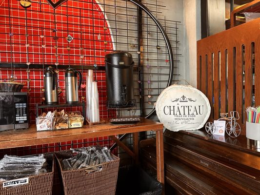 Chateau de Chantilly Cafe by null