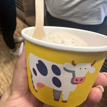 COWS - Strawberry - Ice Cream & Frozen Yogurt Near Me - Banff, Alberta