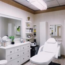 Touch and Glow Med Spa - Injectables Room