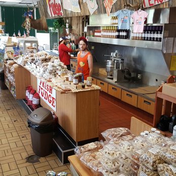 Georgia Peach World - Stopping in at Peach World is always fun.  Lots of free samples. - Specialty Food Near Me - Townsend, Georgia