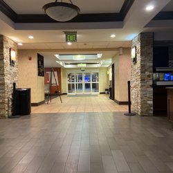 Holiday Inn Express & Suites Chicago-Algonquin - Hotel lobby