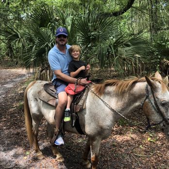 1. Lakeside Stables & Boat Rentals