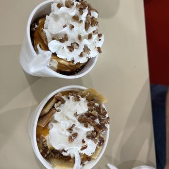 Bulldog Restaurant - two bowls of dessert with whipped cream - American Near Me - Bald Knob, Arkansas