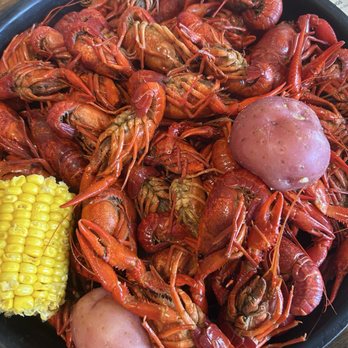 Willie's Restaurant and Bar - 3lbs Crawfish + corn + potatoes - New American Near Me - Baton Rouge, Louisiana