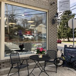 Gladstone Corner Deli & Grill - Gladstone Corner Deli & Grill front window