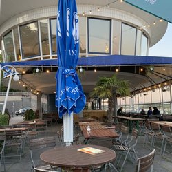 Rheinpavillon - ... Blick in den Pavillon ...