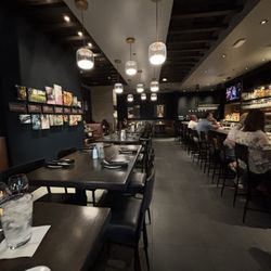 Cooper’s Hawk Winery & Restaurant - Dining room