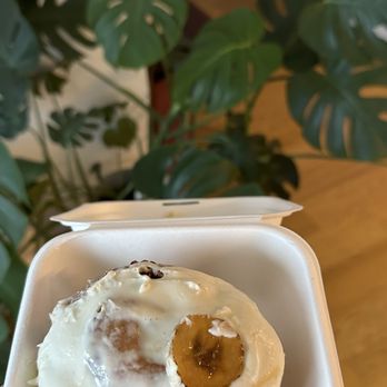 Birdee - Caramelized banana cinnamon roll - Bakeries Near Me - Brooklyn, New York
