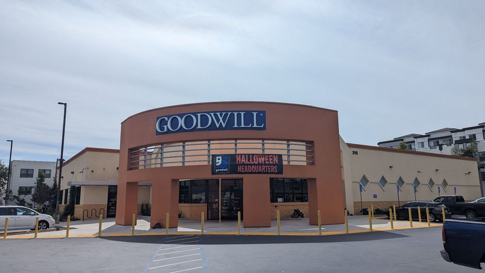 GOODWILL Updated September 2024 15 Photos & 19 Reviews 315 W
