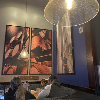 BJ's Restaurant & Brewhouse - Great pictures and design - New American Near Me - Bakersfield, California