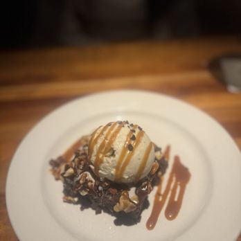 Houston's Restaurant - Hot Fudge Sundae - New American Near Me - Irvine, California