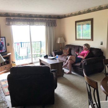 Deer Ridge Mountain Resort - Living Room - Resorts Near Me - Gatlinburg, Tennessee Deer Ridge Mountain Resort - Living Room - Resorts Near Me - Gatlinburg, Tennessee