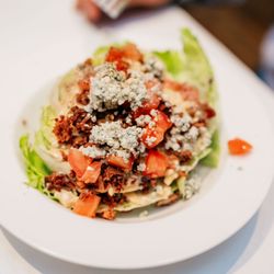 Epic Chophouse - THE ICEBERG EPIC WEDGE
Crisp Iceberg Lettuce, Topped with Bacon, Tomatoes, Danish Bleu Crumbles, &
European Bleu Cheese Dressing