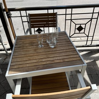 Bistro D - Outdoor seating - Bistros Near Me - Chicoutimi, Quebec