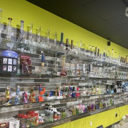 Smoke Center - Amazing selection of glass from bargain prices to extraordinary top end pieces. Anything and everything to suit your needs!