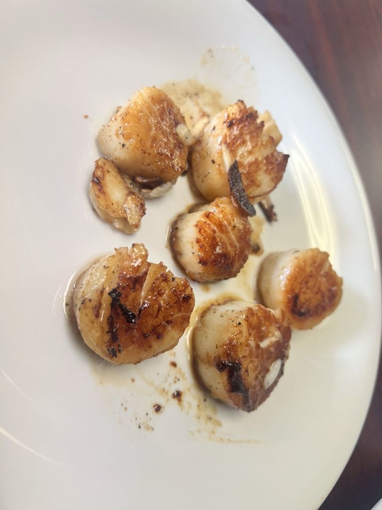 Brother's Fish House Logo