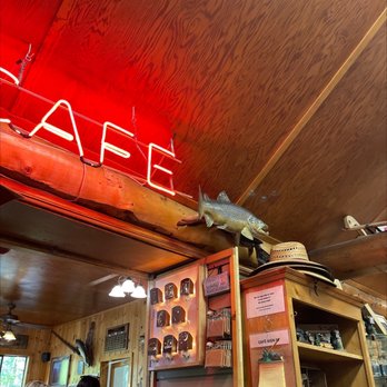 Silver Lake Resort Cafe - Cafes Near Me - June Lake, California
