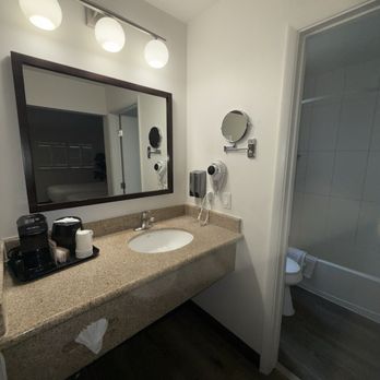 Alpine Inn - sink - Hotels Near Me - Anaheim, California Alpine Inn - sink - Hotels Near Me - Anaheim, California
