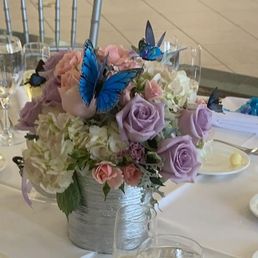 One of the gorgeous centerpieces! One of the gorgeous centerpieces!