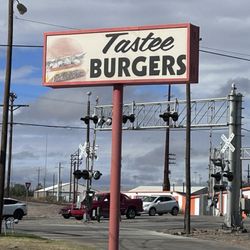 Tastee Burgers - The sign