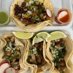 Tacos Pollo Loco - Top: Al pastor, left: chicken, right two: brisket