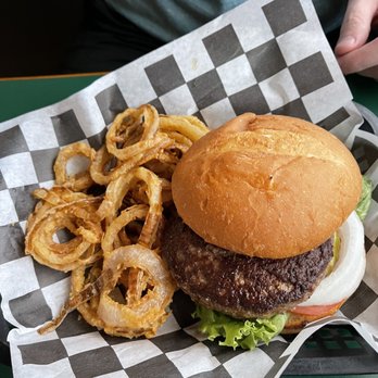 The Gust Hauf - Burger and onion rings - Pizza Near Me - Glendive, Montana