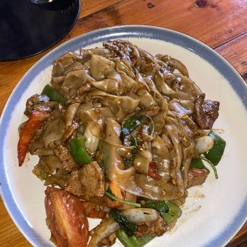 Thai 7 Bistro - Drunken noodles with beef - Thai Near Me - Brea, California Thai 7 Bistro - Drunken noodles with beef - Thai Near Me - Brea, California
