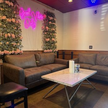 Wing King - Cool couch corner - Burgers Near Me - Reno, Nevada Wing King - Cool couch corner - Burgers Near Me - Reno, Nevada