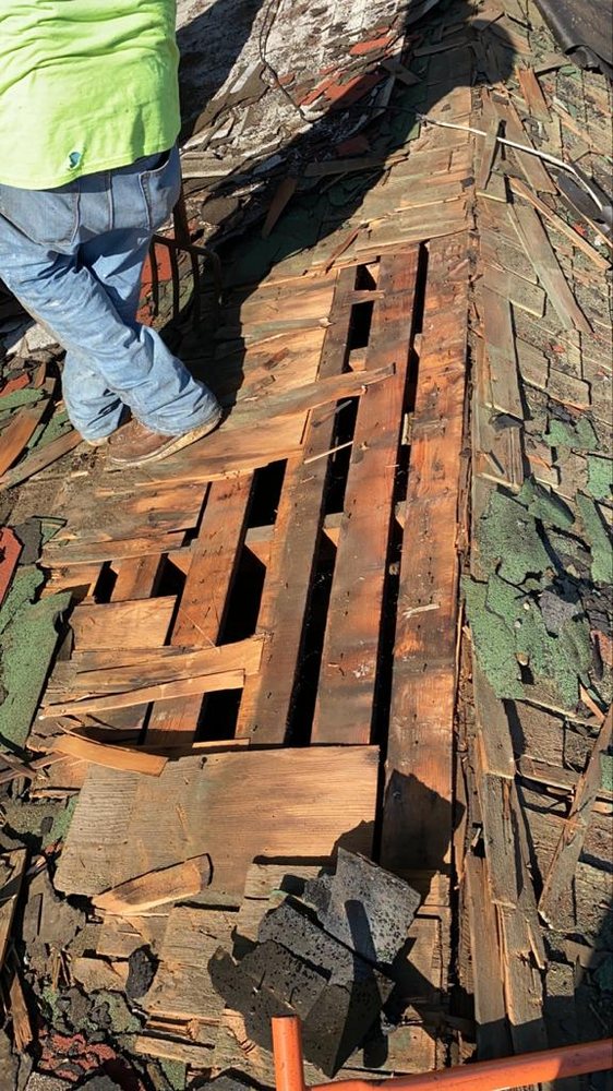 Slide of Expert Roofing Contractors