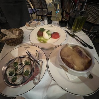 La Terrasse du 7eme - Escargot, French Onion soup and tomatoes with burrata cheese - Brasseries Near Me - Paris, 75