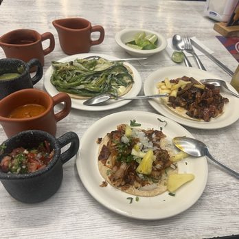 Señor Taco - Top left and clockwise (Rajas con Crema, Vaquero, Al Pastor) - Mexican Near Me - Ciudad de México, DIF Señor Taco - Top left and clockwise (Rajas con Crema, Vaquero, Al Pastor) - Mexican Near Me - Ciudad de México, DIF
