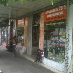 Farmacia Latina - Frente de Farmacia Latina.