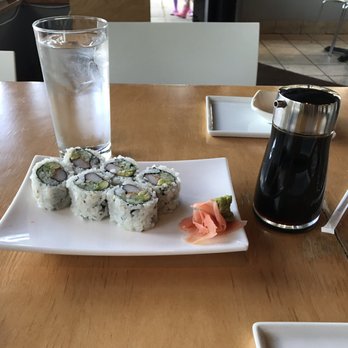 Fin Sushi Bar - California roll - Sushi Bars Near Me - Chicago, Illinois