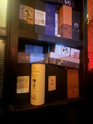 Honeycomb Hi-Fi Listening Bar by null