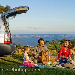 Journeys Down Under - Picnic in the Blue Mountains with the Kangaroos!