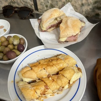 Cervejaria Gazela - Hot Dogs Near Me - Porto, 13