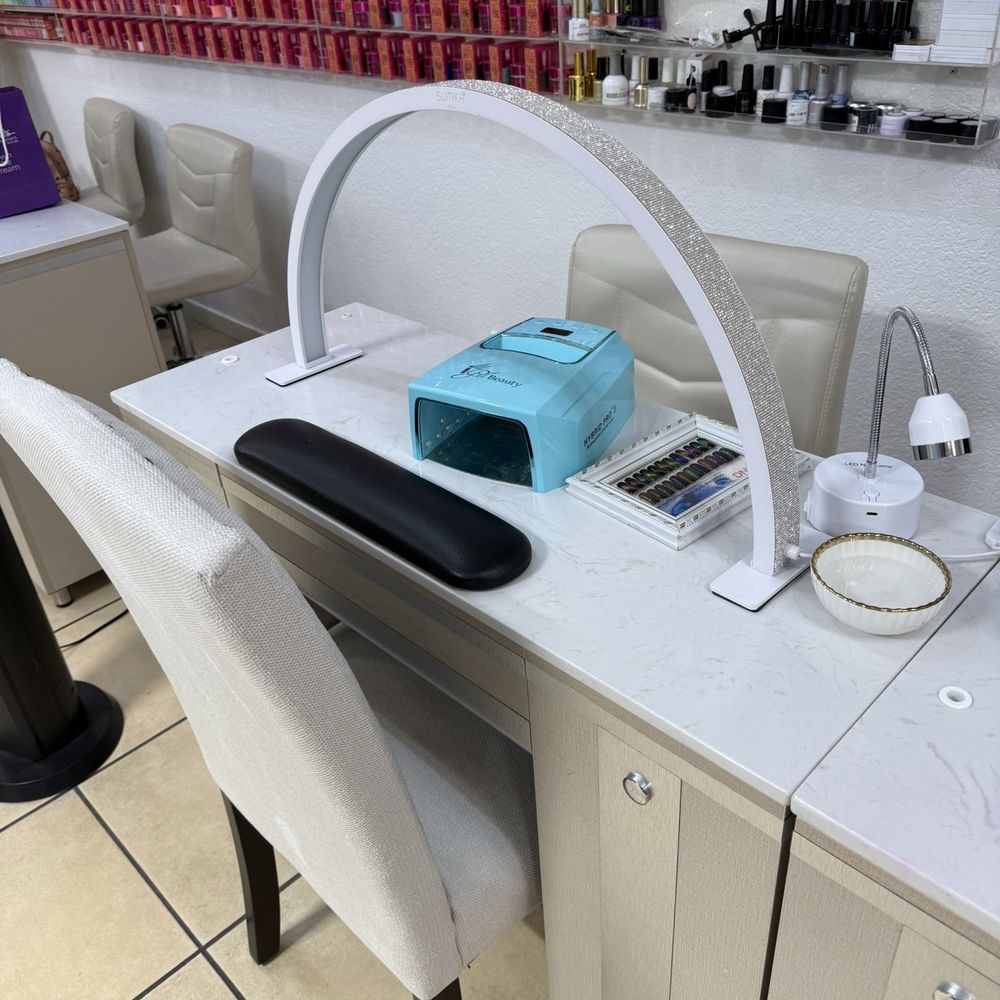 Sun Nails - Sleek and fresh stations - Nail Salons Near Me - San Diego, California