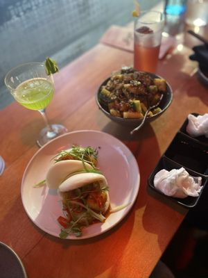 Izzy’s Cocktail Bar by null