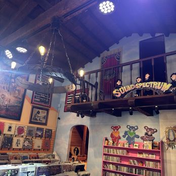 Sound Spectrum - Inside - Vinyl Records Near Me - Laguna Beach, California Sound Spectrum - Inside - Vinyl Records Near Me - Laguna Beach, California