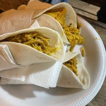 El Cantinflas - Taco de pollo has pull chicken with mashed potatoes. Good but dry for me. - Mexican Near Me - Caguas, Puerto Rico El Cantinflas - Taco de pollo has pull chicken with mashed potatoes. Good but dry for me. - Mexican Near Me - Caguas, Puerto Rico