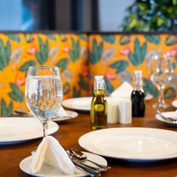 AK Lounge & Grill