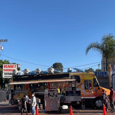 Leo's Tacos Truck by null